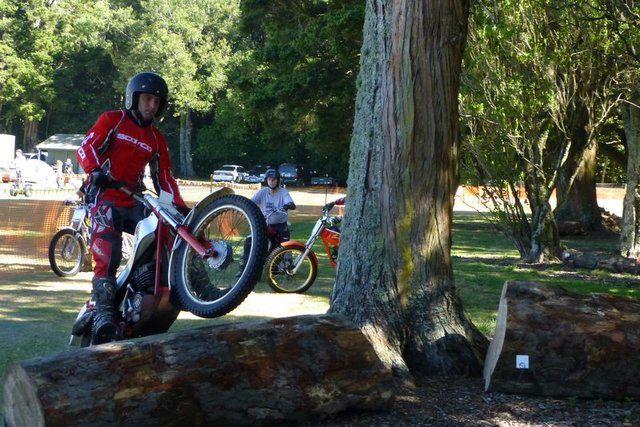 Colin R - Montesa 200 (A grade winner)