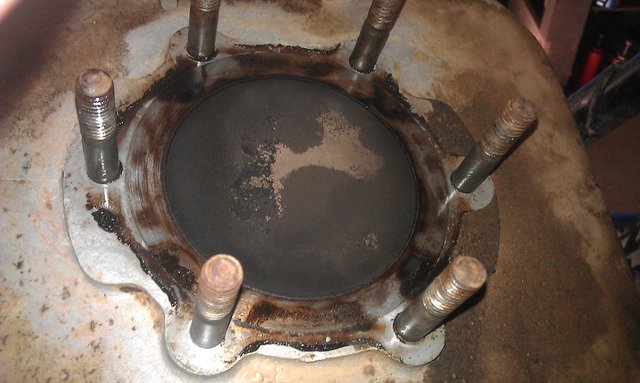 cylinder barrel gasket surface damage from leakage of hot combystion gases - head studs had distorted threads too