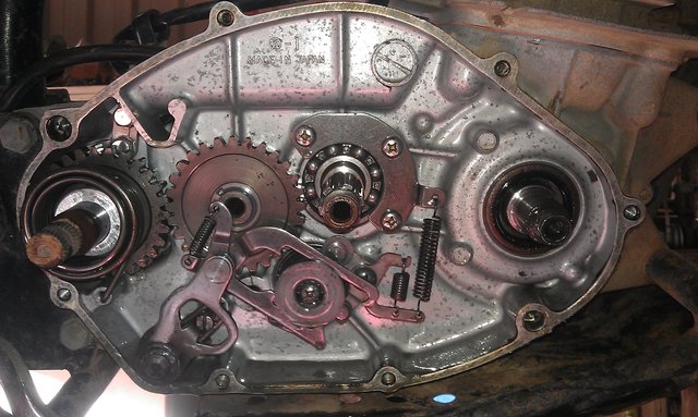 photo in case I forgot how it looked before I took the shift linkage off