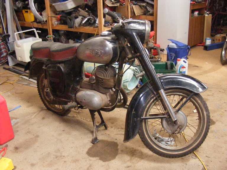 1961 CZ mdel 450 . The basis from which almost all single port variants derived.