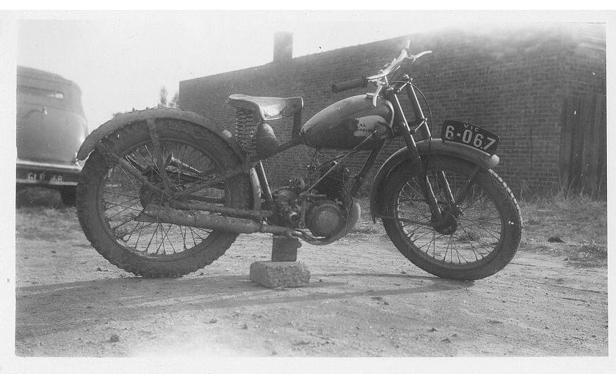 Frank McGowans 125 Royal Enfield loaned to Ray Lander to win the Cranbourne Sandpits Trial in the early sixtees.
