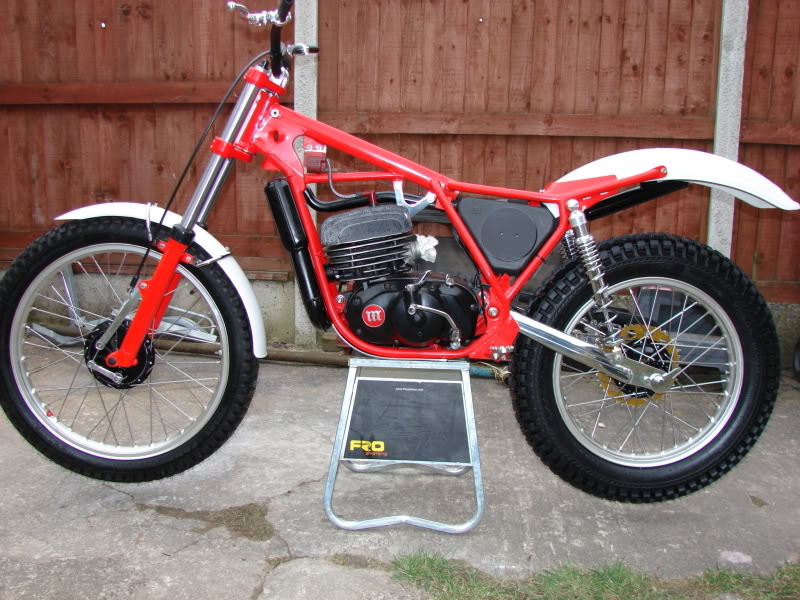 Montesa_Cota_330_naked.jpg
