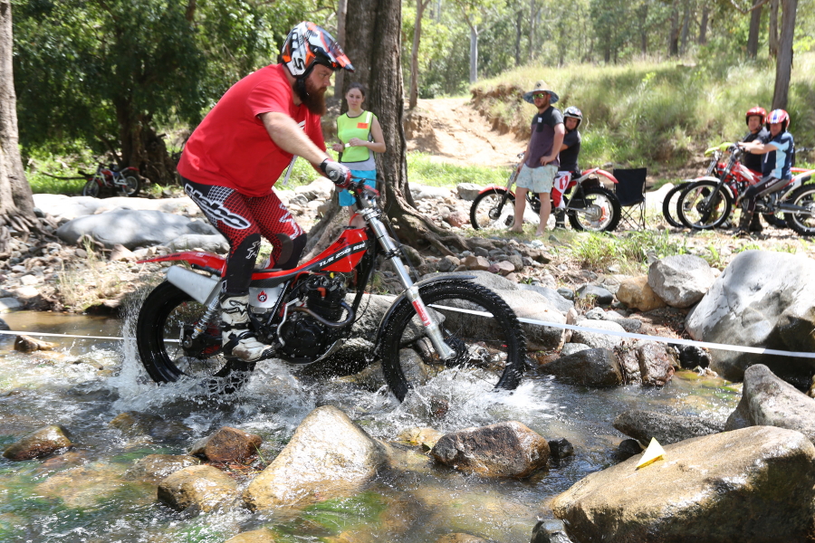 842B0366_resized 900.JPG