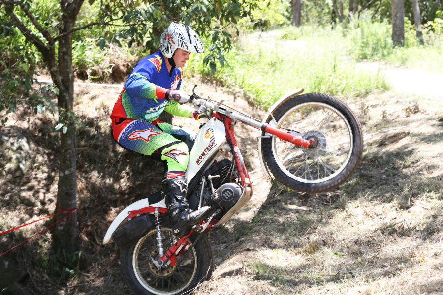 842B0773_resized 900.JPG