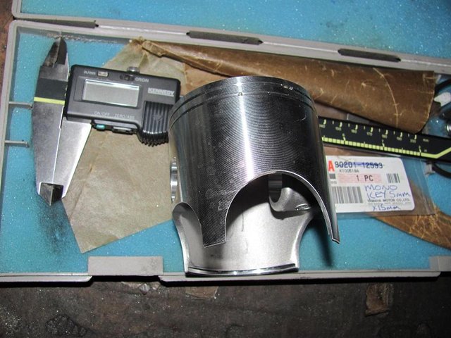 Wiseco MX piston with large crescent cut-out to be assessed!!